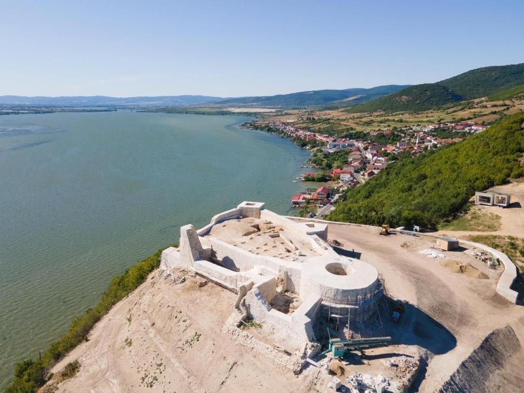 Pensiunea Danubio Moldova Noua Exterior photo